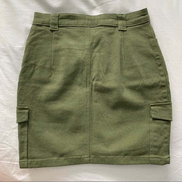 H&M Divided Cargo Style Skirt in Khaki Green - Picture 4 of 4